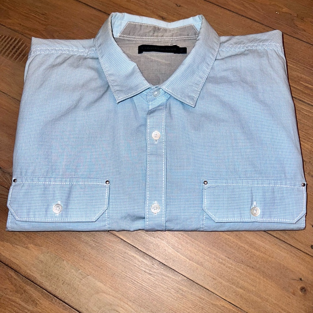 Calvin Klein Large,can make 3/4 length sleeves they button up!